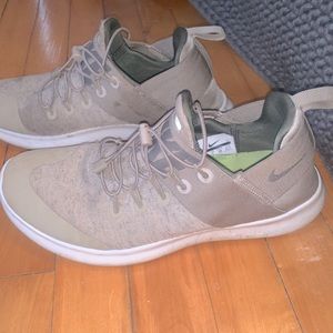 NIKE free rn commuter